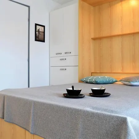Apartment Climatise Avec Terrasse, 2 Pas De La Plage, 4 Couchages, Menage Inclus - Cavaliere - Fr-1-251-554 *